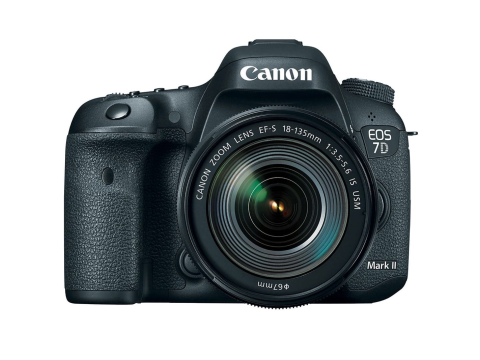 Canon EOS 7D MARK II + EF-S 18-135mm f/3,5-5,6 IS USM